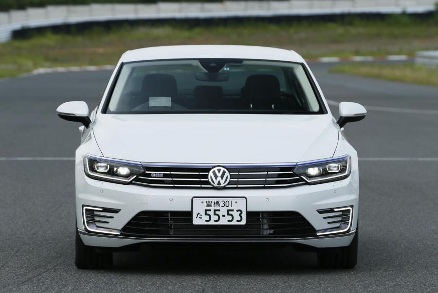  Volkswagen Passat GTE 2016 года  (JP) (фото 4 из 5)